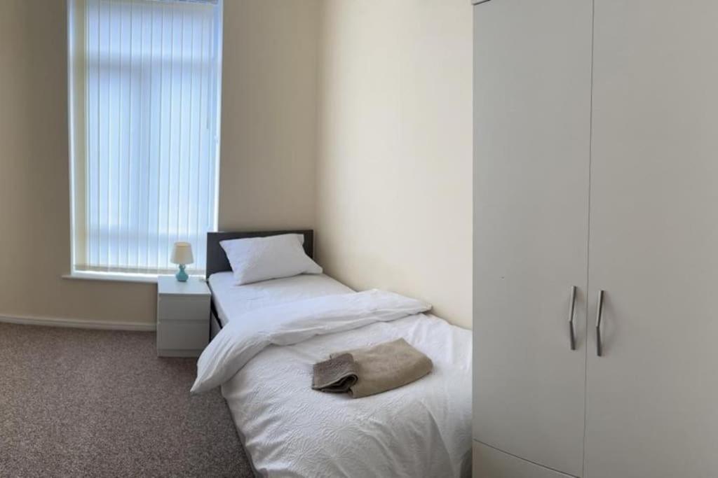 Rooms 7 Minutes From Etihad Manchester Exterior photo