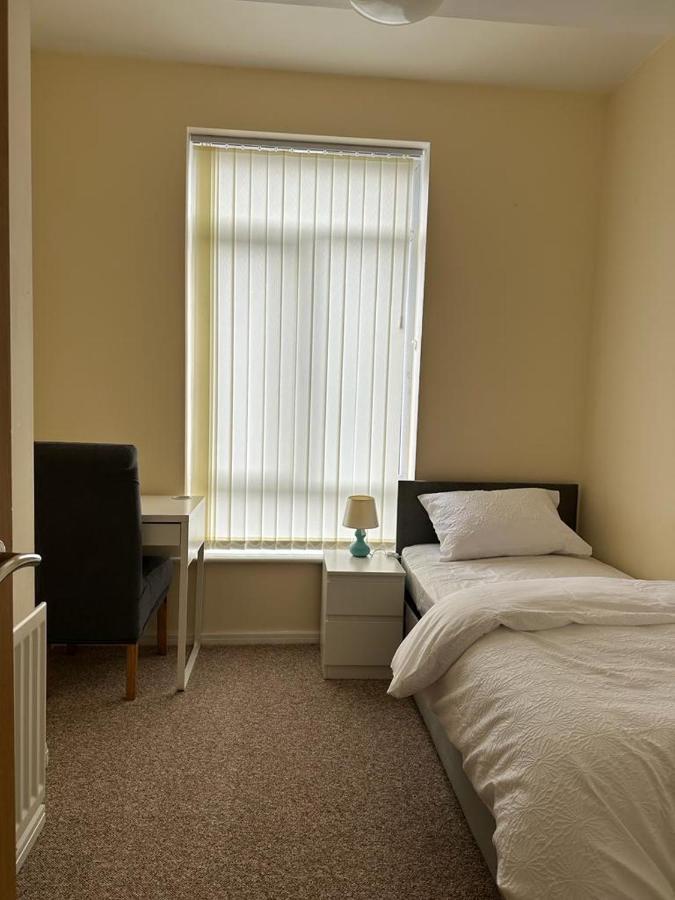 Rooms 7 Minutes From Etihad Manchester Exterior photo